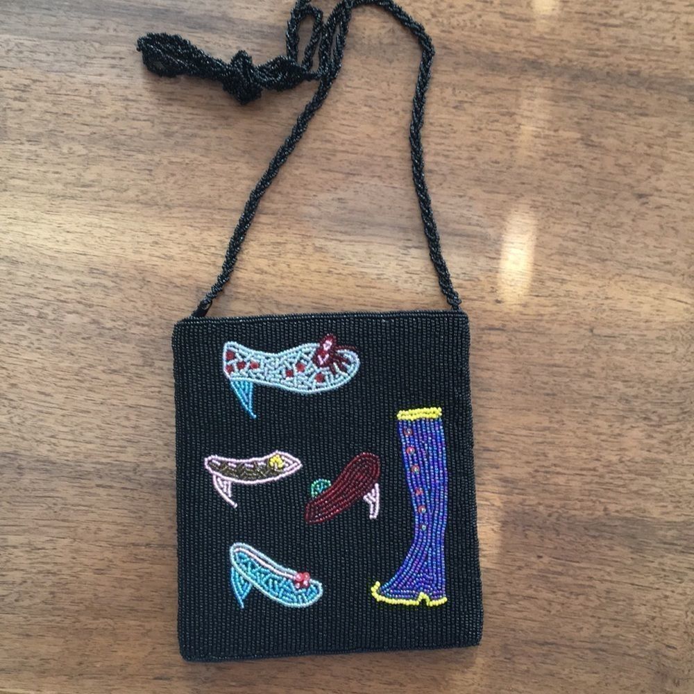 Shoe lovers beaded evening bag w/ strap NWOT🌺